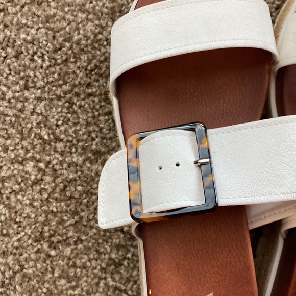 Platform Sandals - Picture 2 of 3